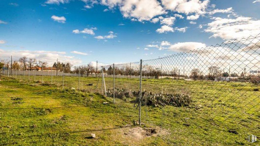 Land for sale at Avenida Aragón - Parcela T.3.5.402, 14, San Blas - Canillejas, Madrid, 28022 with bridge, cloud, sky, plant, fence, natural landscape, tree, land lot, highland and wood around