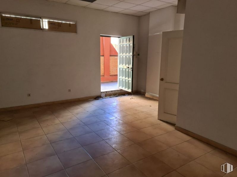 Local en venta en Calle Jesús Miguel Haddad Blanco, Leganés, Madrid, 28914 con puerta, propiedad, ventana, accesorio, edificio, madera, pasillo, pavimentos, casa y piso alrededor