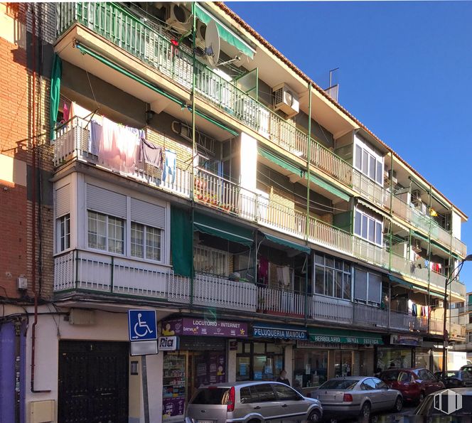 Local en alquiler y venta en Calle Toledo, 39, Getafe, Madrid, 28901 con coche, neumático, rueda, edificio, ventana, cielo, vehículo, arquitectura, barrio y condominio alrededor