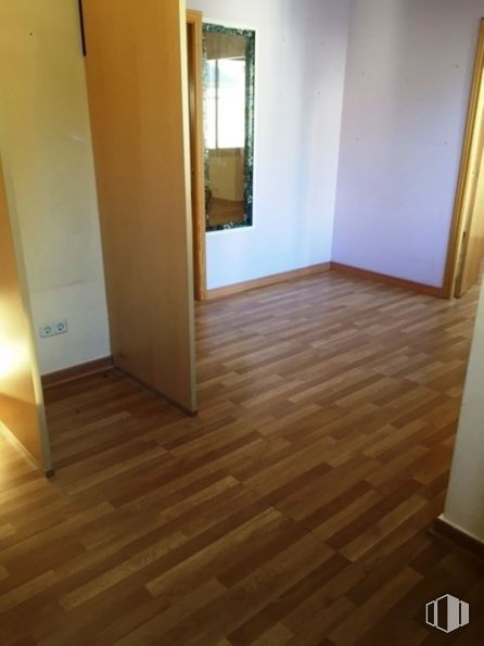 Oficina en alquiler en Calle Alfonso Senra, Guadarrama, Madrid, 28440 con accesorio, madera, suelos, pintura, suelo, tinte para madera, material de construcción, suelo laminado, edificio y madera dura alrededor