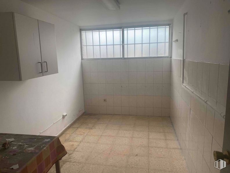 Nave en alquiler en Zona empresarial, Coslada, Madrid, 28820 con ventana, ebanistería, propiedad, accesorio, interiorismo, edificio, suelo, suelos, madera y techo alrededor