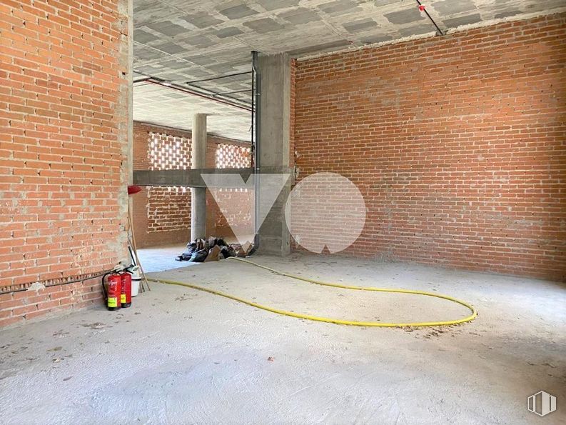 Retail for sale at Calle Alfonso Gómez, 17, San Blas - Canillejas, Madrid, 28037 with building, wood, brickwork, brick, flooring, floor, building material, gas, electrical wiring and composite material around