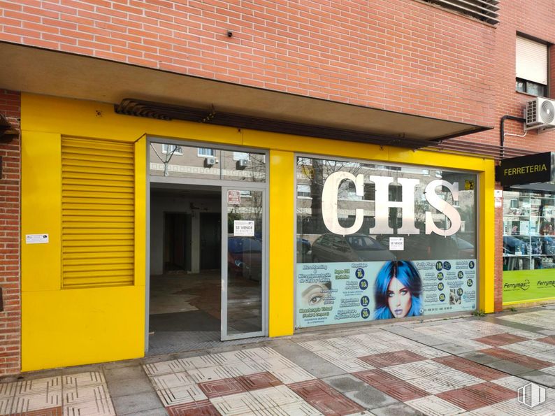 Retail for sale at Calle Manacor, 3, Humanes de Madrid, Madrid, 28970 with person, architecture, building, window, facade, font, tints and shades, city, commercial building and road surface around