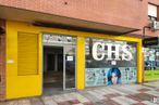 Local en venta en Calle Manacor, 3, Humanes de Madrid, Madrid, 28970 con persona, arquitectura, edificio, ventana, fachada, fuente, tintes y matices, ciudad, edificio comercial y superficie de la carretera alrededor