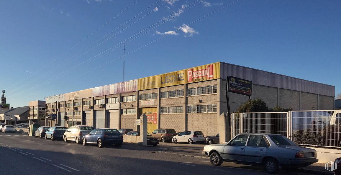 Nave en alquiler y venta en Calle Mejico, 22, Guadalajara, 19004 con coche, edificio, luz de estacionamiento automotriz, rueda, neumático, cielo, vehículo terrestre, propiedad, nube y vehículo alrededor