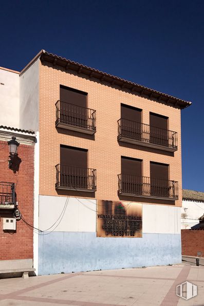 Retail for sale at Plaza José Antonio, 2, Lominchar, Toledo, 45212 with house, window, sky, wood, building, shade, rectangle, urban design, brick and wall around