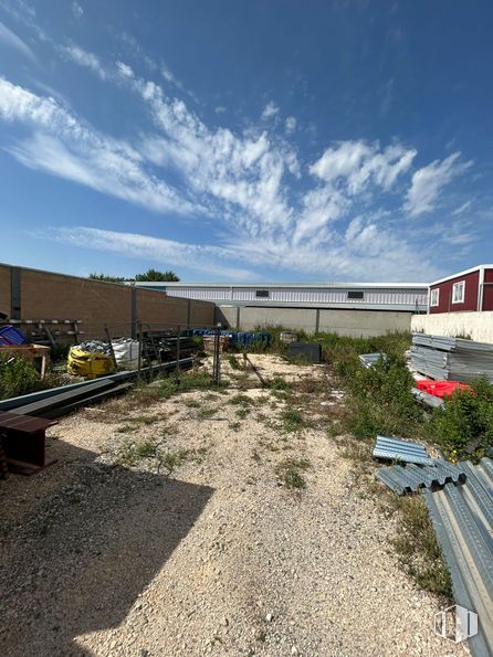 Land for sale at Polígono Albolleque, Chiloeches, Guadalajara, 19160 with building, cloud, sky, plant, road surface, asphalt, land lot, architecture, shade and grass around