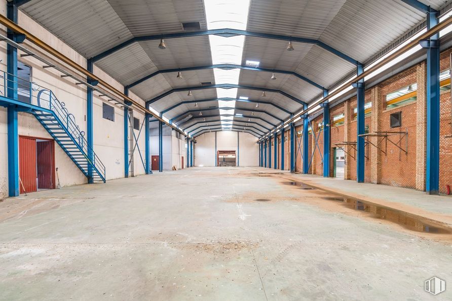 Industrial for sale at Carretera Madrid - Toledo, Olías del Rey, Toledo, 45280 with door, flooring, floor, composite material, ceiling, metal, concrete, warehouse, hall and building material around