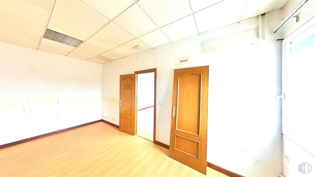 Office for sale at Calle Francisco Aritio, Guadalajara, 19004 with door, fixture, wood, hall, flooring, floor, wood stain, hardwood, ceiling and glass around