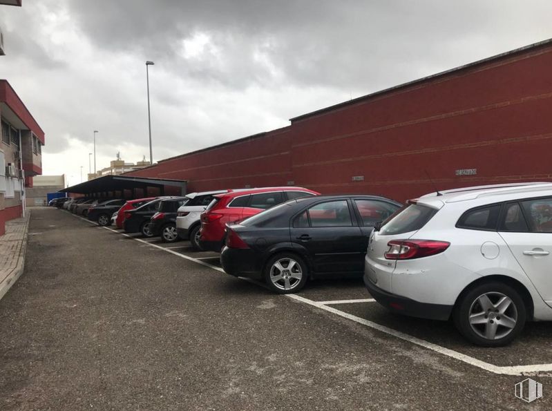 Nave en alquiler en Calle González Dávila, Villa de Vallecas, Madrid, 28031 con rueda, coche, luz de estacionamiento automotriz, neumático, nube, vehículo, cielo, vehículo motorizado, neumático automotriz y iluminación automotriz alrededor