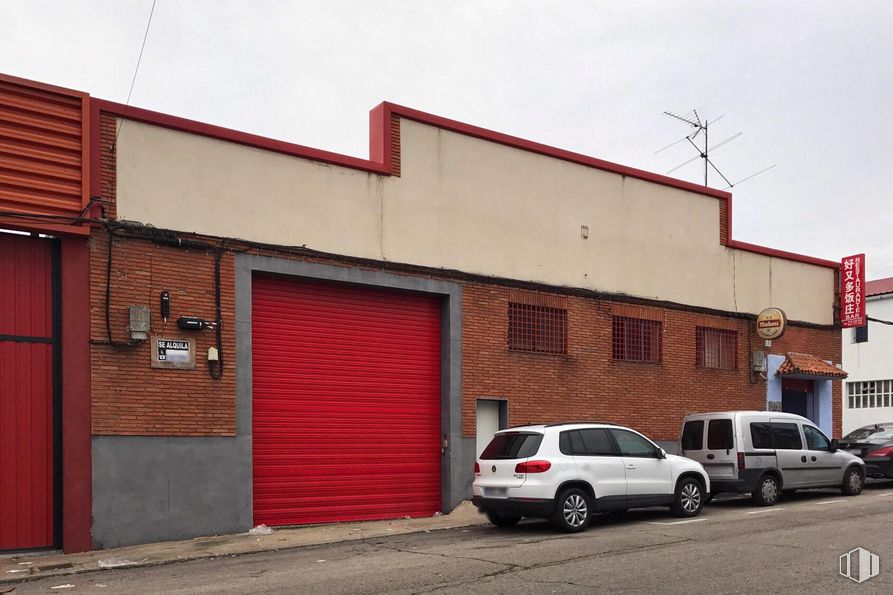 Nave en alquiler en Zona Cobo Calleja, Fuenlabrada, Madrid, 28947 con coche, puerta, edificio, luz de estacionamiento, neumático, rueda, vehículo terrestre, cielo, vehículo y vehículo de motor alrededor