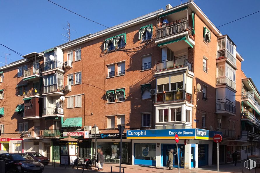 Local en venta en Calle San Cipriano, 20, Vicálvaro, Madrid, 28032 con coche, edificio, cielo, ventana, propiedad, diseño urbano, condominio, barrio, edificio comercial y neumático alrededor