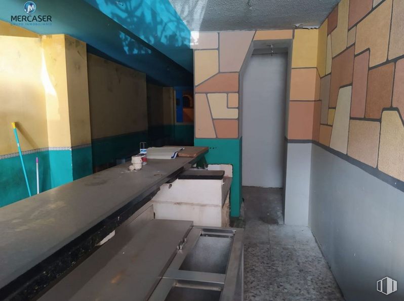 Retail for sale & for rent at Calle Río Cañamares, Alcalá de Henares, Madrid, 28801 with cabinetry, property, interior design, architecture, building, floor, flooring, real estate, house and glass around