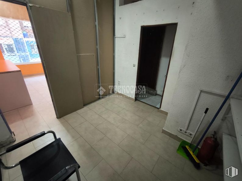 Local en venta en Calle Princesa, Alcorcón, Madrid, 28921 con edificio, suelos, accesorio, suelo, puerta, madera, madera dura, silla, techo y casa alrededor