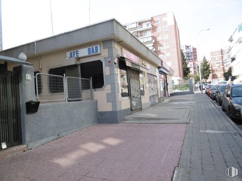 Local en venta en Calle Ocaña, 91, La Latina, Madrid, 28047 con edificio, coche, cielo, planta, ventana, árbol, zona residencial, superficie de la carretera, carretera y fachada alrededor