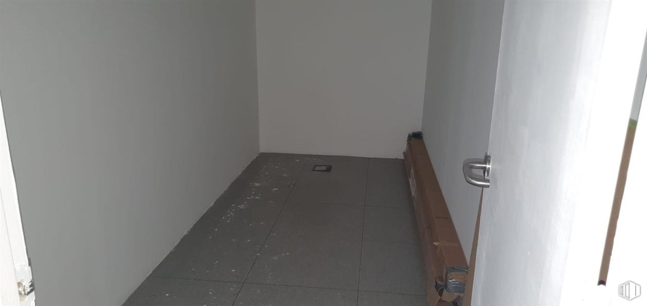 Office for sale at Calle Patrimonio Mundial, Aranjuez, Madrid, 28300 with flooring, wall, floor, wood, composite material, wood stain, hardwood, tile flooring, tile and wood flooring around