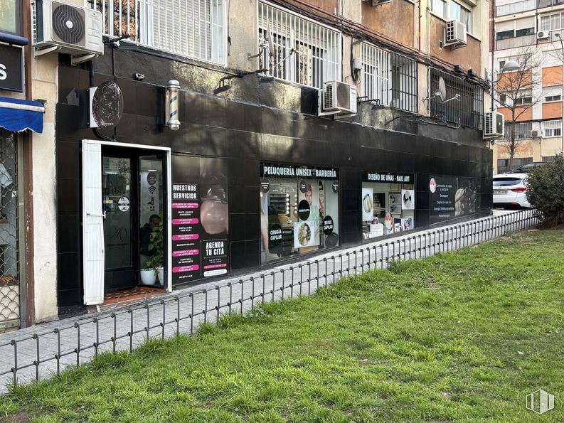 Retail for sale at Avenida Monforte de Lemos, Fuencarral - El Pardo, Madrid, 28029 with advertising around