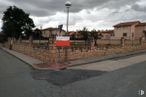 Land for sale at Calle Perú, La Lastrilla, Segovia, 40196 with house, street light, cloud, sky, tree, road surface, asphalt, building, plant and tar around