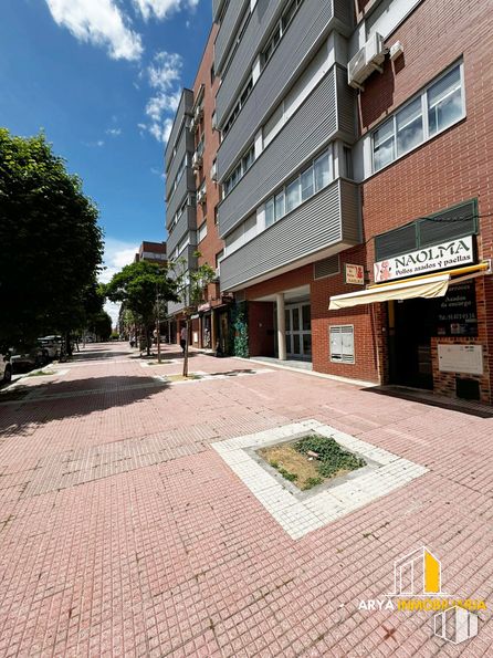 Local en alquiler y venta en Avenida Unión Europea, 15, Torrejón de Ardoz, Madrid, 28850 con cielo, edificio, nube, superficie de la carretera, arquitectura, diseño urbano, planta, árbol, zona residencial y barrio alrededor