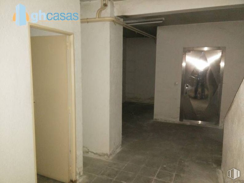 Local en venta en Barrio Aluche, La Latina, Madrid, 28047 con puerta, propiedad, suelo, accesorio, suelos, techo, gas, habitación, hormigón y evento alrededor