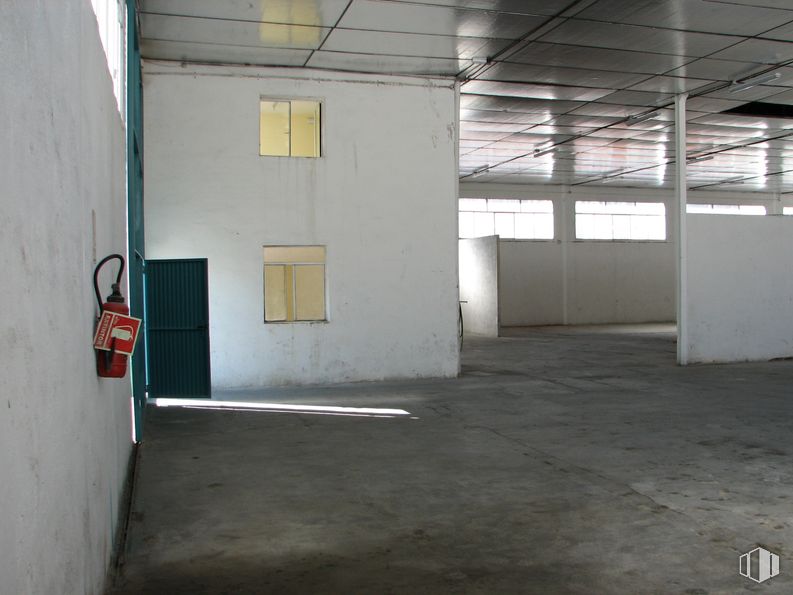 Industrial for sale & for rent at Avenida Olivar, Valdemoro, Madrid, 28341 with door, window, building, fixture, floor, wall, hall, wood, gas and flooring around