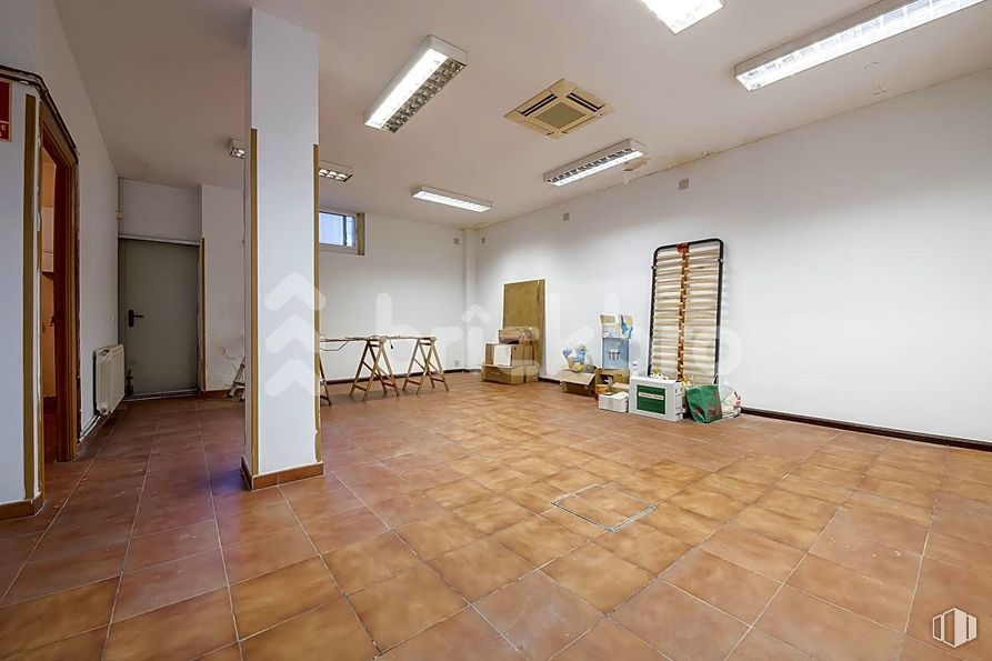 Retail for sale at Calle Juan Francisco Pascual, 2, Hortaleza, Madrid, 28033 with light fixture, lighting, wood, hall, interior design, tile flooring, fixture, floor, flooring and hardwood around