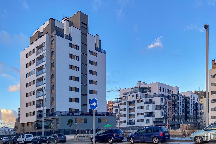 Local en venta en Calle Francisco Grande Covián, 57, Vicálvaro, Madrid, 28052 con coche, edificio, rueda, cielo, nube, neumático, ventana, vehículo, luz de la calle y diseño urbano alrededor