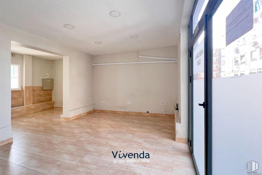 Local en venta en Calle Las Palmas, Móstoles, Madrid, 28937 con accesorio, madera, suelos, hall, edificio, techo, ventana, vidrio, material de construcción y casa alrededor