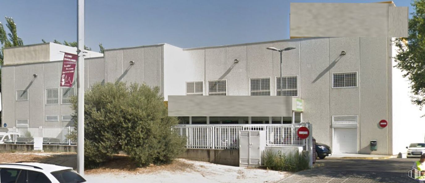 Local en alquiler en Ronda San Juan, Navalcarnero, Madrid, 28600 con coche, edificio, propiedad, ventana, cielo, planta, terreno, barrio, zona residencial y puerta alrededor