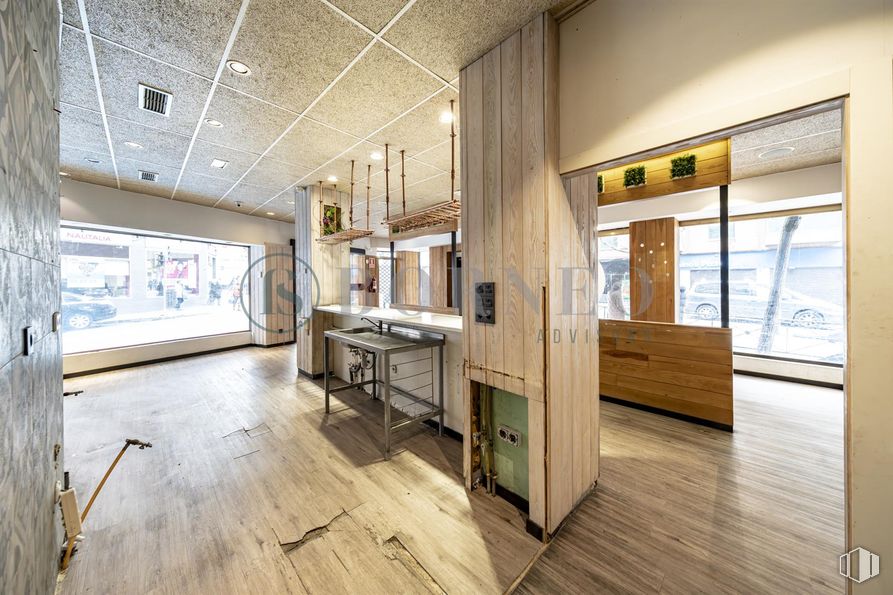 Retail for sale & for rent at Calle Jerónima Llorente, 1, Tetuán, Madrid, 28039 with flooring, floor, wood, interior design, wood flooring, ceiling, lighting, laminate flooring, composite material and hardwood around