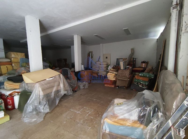 Retail for sale & for rent at Calle Chorrón, Guadalajara, 19005 with wood, shipping box, flooring, floor, hardwood, building, plastic bag, ceiling, living room and event around