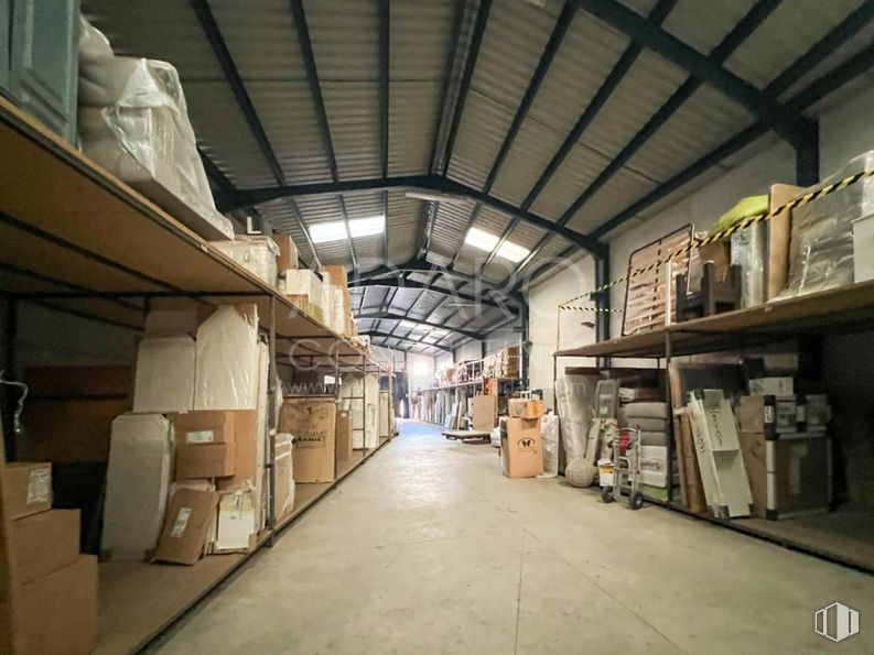 Industrial for sale at Zona industrial, Torrejón de Ardoz, Madrid, 28850 with warehouse, floor, ceiling, inventory, shipping box, shelving, cardboard packaging, shelf, cardboard and box around