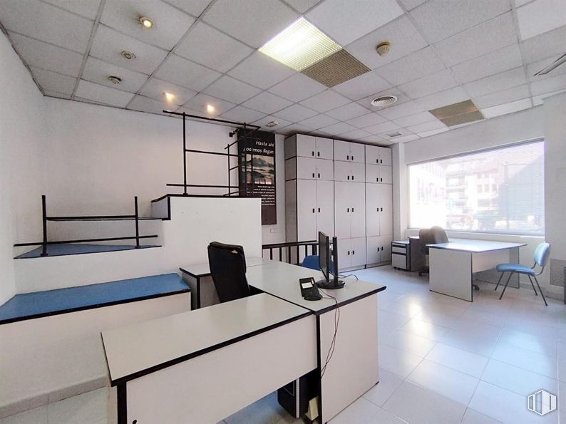 Local en alquiler en Plaza Soanilla, Arganda del Rey, Madrid, 28500 con silla, escritorio, mesa, mueble, edificio, propiedad, ebanistería, ventana, interiorismo y accesorio alrededor