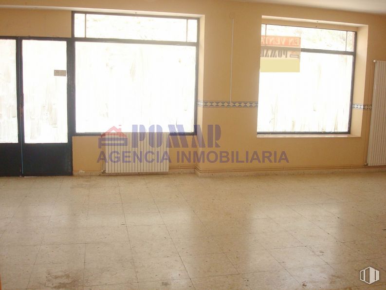 Retail for sale at Calle Hornos Caleros, 48, Ávila, 05001 with window, building, fixture, wood, shade, house, interior design, flooring, floor and hardwood around