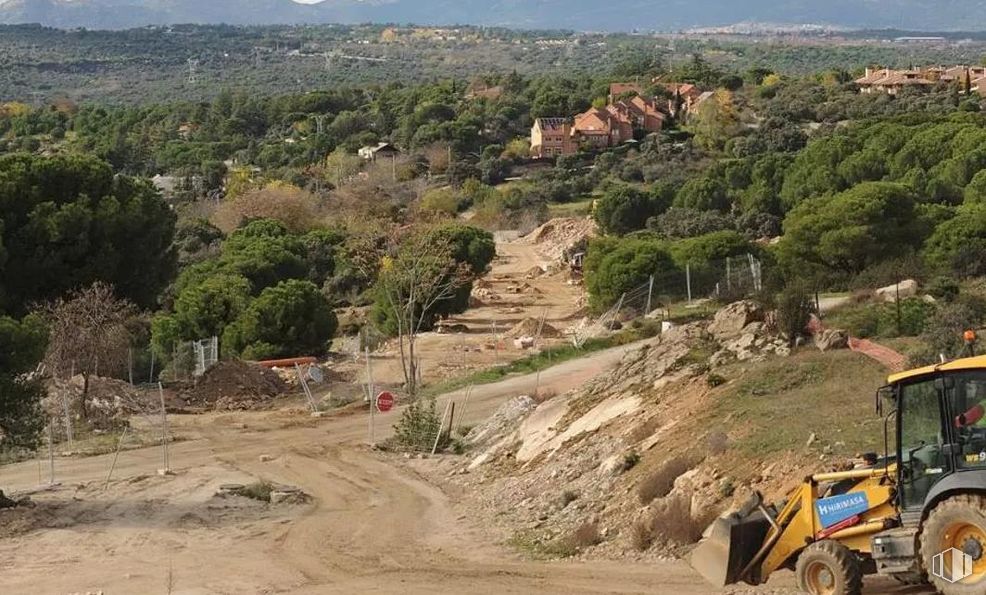 Land for sale at Zona calle Lorca, Torrelodones, Madrid, 28250 with tire, wheel, geological phenomenon, terrain, dirt road, soil, geology, slope, heavy equipment and chaparral around