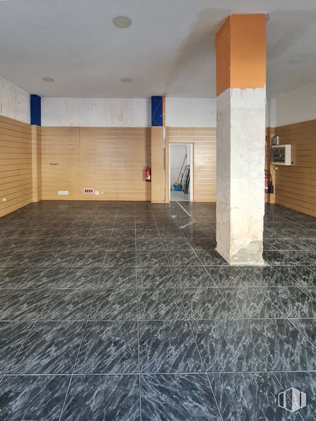 Local en venta en Calle Jabonería, 57, Alcorcón, Madrid, 28921 con propiedad, superficie de la carretera, suelo, piso, sombra, asfalto, pasillo, madera, gas y material compuesto alrededor