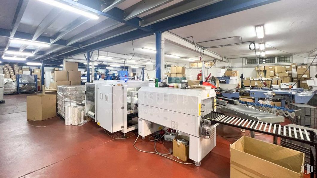 Nave en venta en Polígono Industrial Los Vallejos, Torres de la Alameda, Madrid, 28813 con caja, productos envasados, ingeniería, diseño automovilístico, fábrica, industria, máquina, tecnología, suelos y metal alrededor