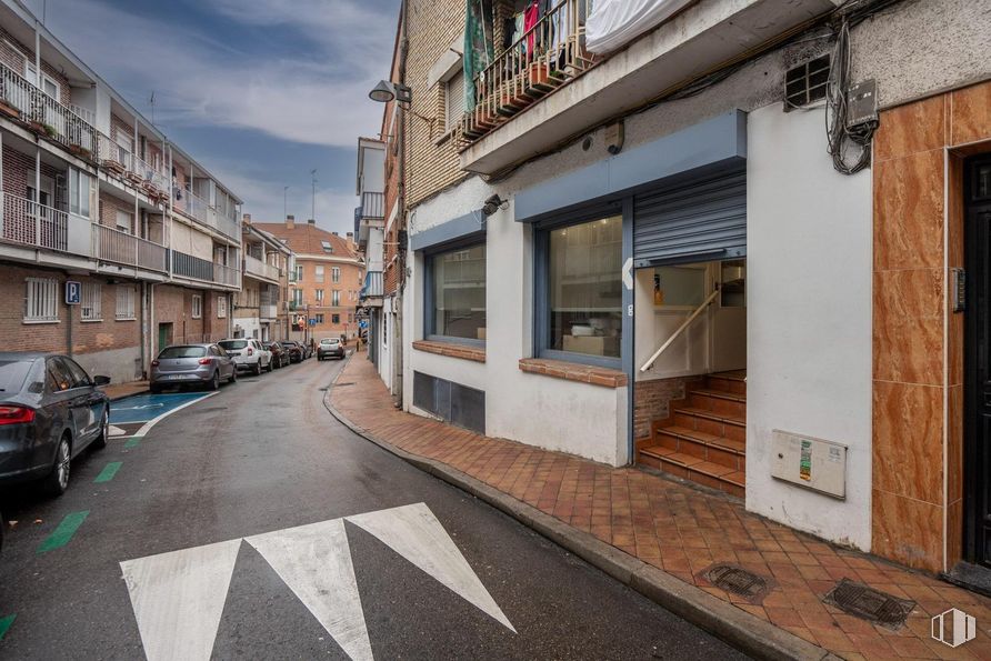 Local en venta en Zona Pueblo, Pozuelo de Alarcón, Madrid, 28223 con coche, edificio, ventana, superficie de la carretera, barrio, ciudad, calle, asfalto, diseño urbano y acera alrededor