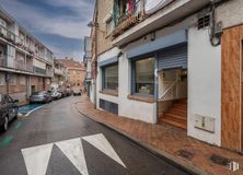 Retail for sale at Zona Pueblo, Pozuelo de Alarcón, Madrid, 28223 with car, building, window, road surface, neighbourhood, town, street, asphalt, urban design and sidewalk around