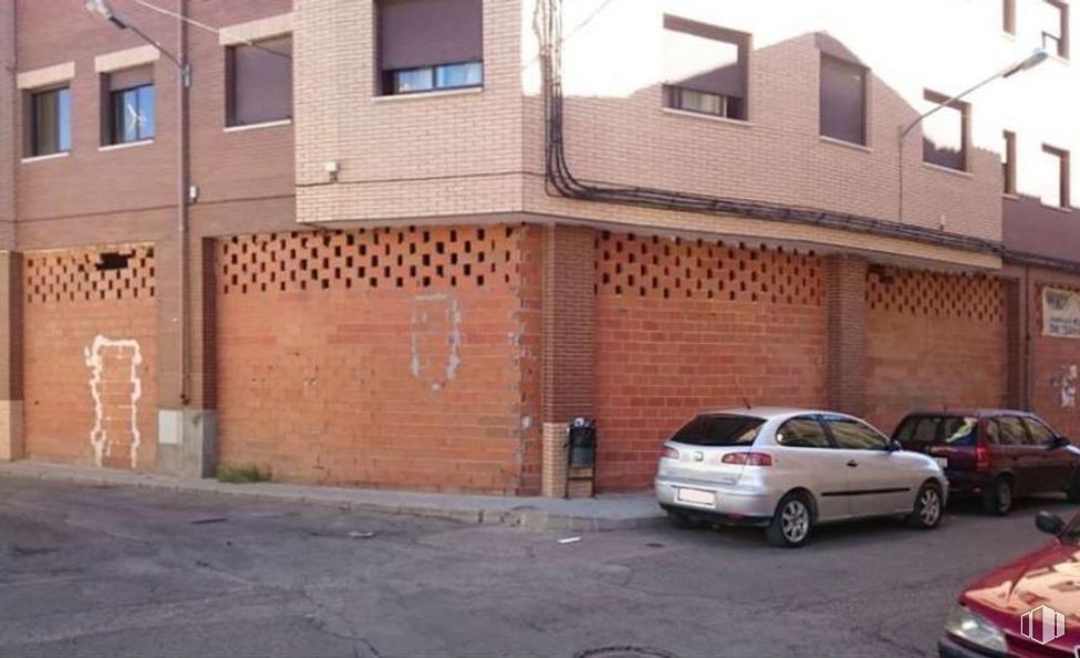 Retail for sale at Calle Mayor Villar, Ocaña, Toledo, 45300 with car, window, automotive parking light, land vehicle, tire, wheel, property, vehicle, building and brick around