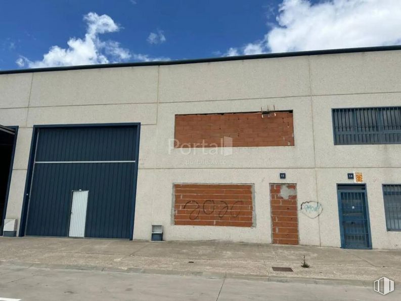 Industrial for sale at Polígono industrial El Viso de San Juan, El Viso de San Juan, Toledo, 45215 with door, building, window, cloud, sky, daytime, fixture, asphalt, facade and commercial building around