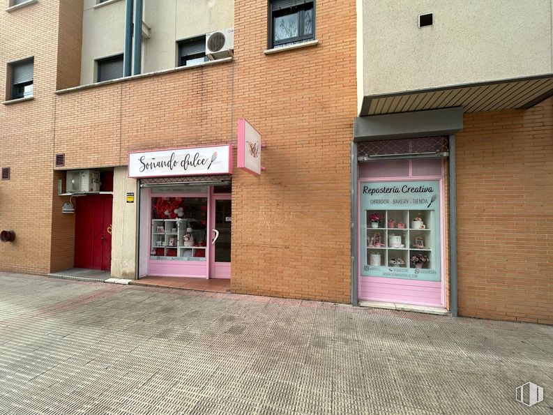 Local en alquiler en Calle Puerto de Alicante, 8, Coslada, Madrid, 28820 con puerta, ventana, edificio, accesorio, superficie de la carretera, albañilería, ladrillo, fachada, ciudad y tintes y sombras alrededor