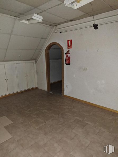 Retail for sale at Centro comercial Monte Rozas, Las Rozas de Madrid, Madrid, 28230 with cabinetry, mirror, flooring, floor, hall, wood, ceiling, concrete, plaster and fire alarm system around