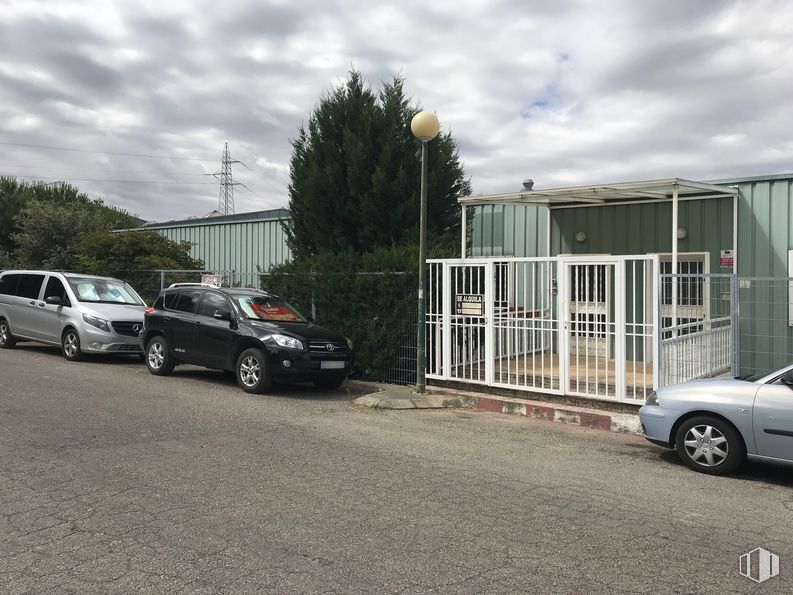 Nave en venta en Calle Rey, 3, Sevilla la Nueva, Madrid, 28609 con coche, neumático, rueda, luz de estacionamiento automotriz, nube, vehículo terrestre, cielo, vehículo, vehículo motorizado y iluminación automotriz alrededor