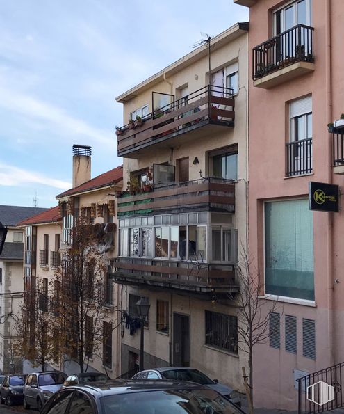 Retail for sale & for rent at Calle Cañada Nueva, 43, San Lorenzo de El Escorial, Madrid, 28200 with car, window, building, sky, daytime, property, cloud, vehicle, urban design and neighbourhood around