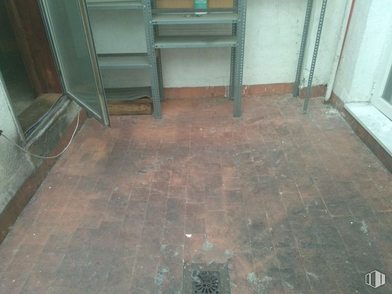 Local en alquiler en Zona Centro, Leganés, Madrid, 28911 con marrón, madera, pavimentos, piso, suelos de baldosas, superficie de la carretera, material compuesto, accesorio, madera y tinte para madera alrededor