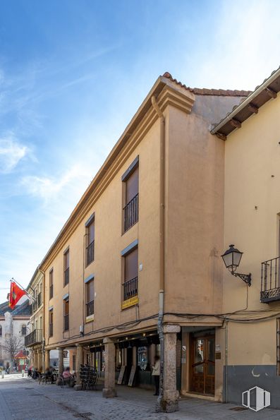 Oficina en alquiler en Calle San Felipe Neri, 3, Alcalá de Henares, Madrid, 28801 con ventana, edificio, puerta, cielo, nube, diseño urbano, barrio, superficie de la carretera, fachada y casa alrededor