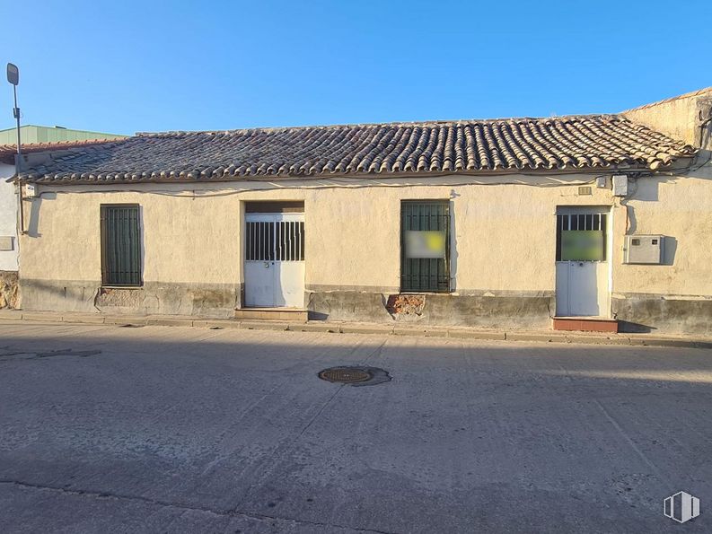 Industrial for sale at Calle Fábrica, La Mata, Toledo, 45534 with window, house, door, sky, land lot, fixture, building, asphalt, real estate and facade around