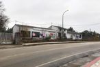 Retail for rent at Calle Nava, 41, Valdemorillo, Madrid, 28210 with street light, sky, cloud, road surface, window, tree, plant, asphalt, building and neighbourhood around