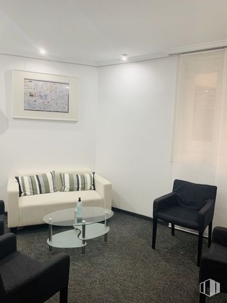 Oficina en alquiler en Calle Sagasta, 8, Centro, Madrid, 28004 con marco, sofá, silla, mesa, mueble, propiedad, edificio, confort, alumbrado y interiorismo alrededor